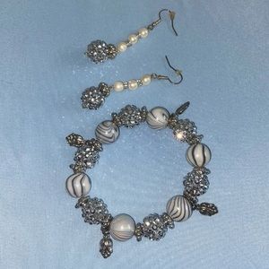 Earrings and bracelets set